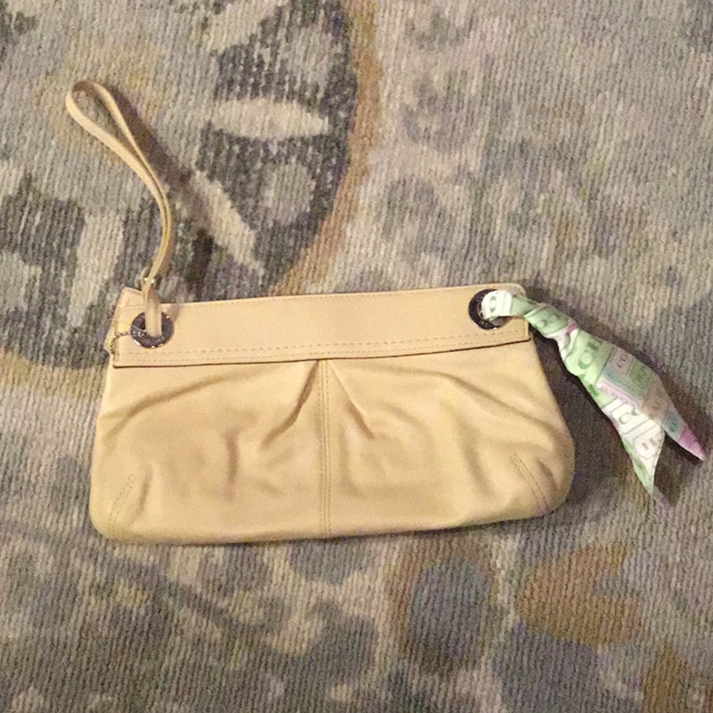 NWOT!  Coach leather wristlet